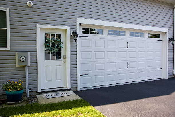 24/7 Emergency Garage Door Panel Replacement experts in Midway, FL